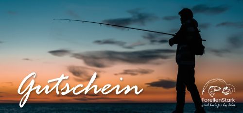 Gutschein ForellenStark mit Angler vor Sonnenuntergang als Hintergrund